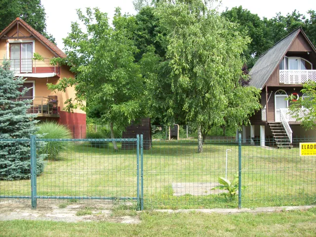 Eladó telek Rakamaz 300 nm