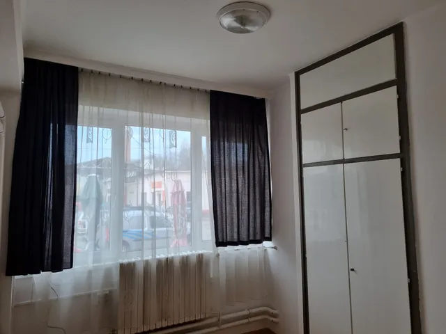 Kiadó kereskedelmi és ipari ingatlan Pécs, Ispitaalja 42 nm
