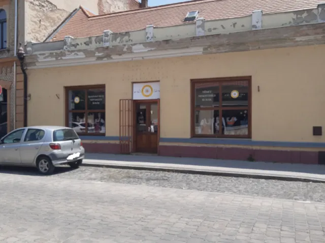 Eladó kereskedelmi és ipari ingatlan Tata, Óváros 75 nm
