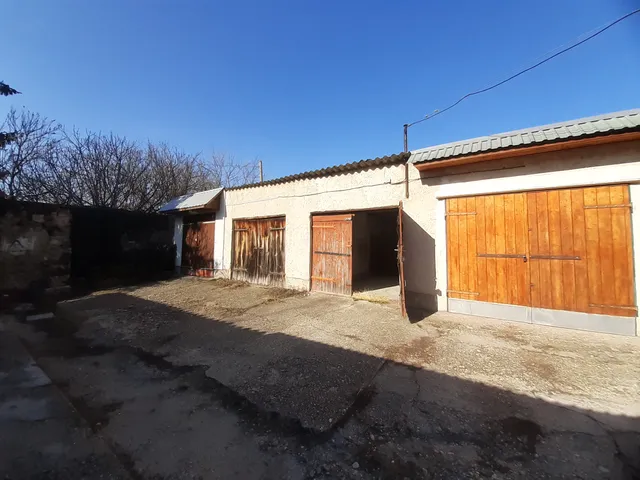 Kiadó garázs Tata 18 nm