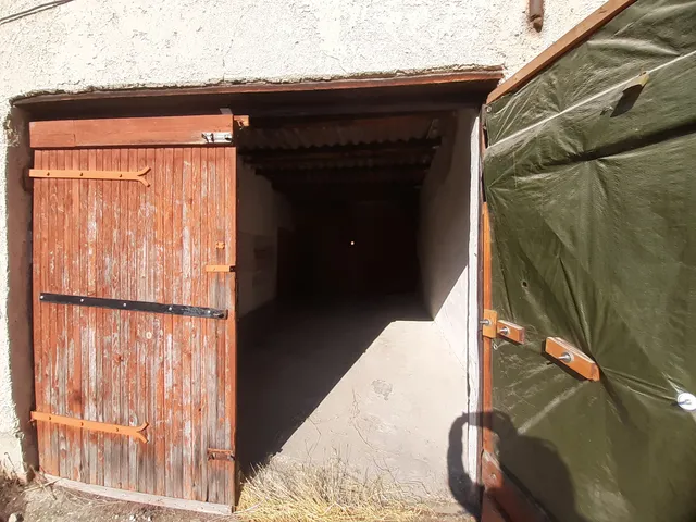 Kiadó garázs Tata 18 nm