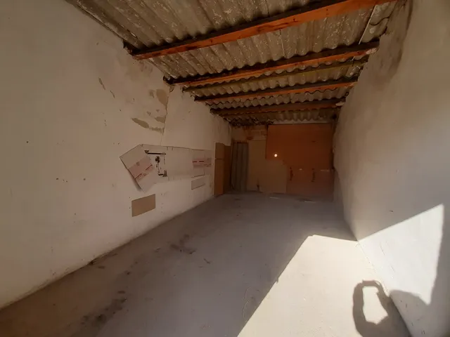 Kiadó garázs Tata 18 nm