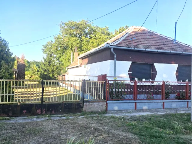 Eladó ház Újszász 72 nm