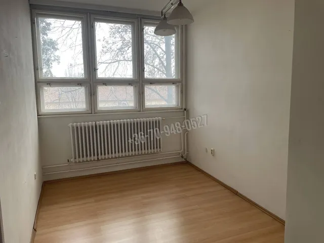 Kiadó kereskedelmi és ipari ingatlan Békéscsaba 34 nm