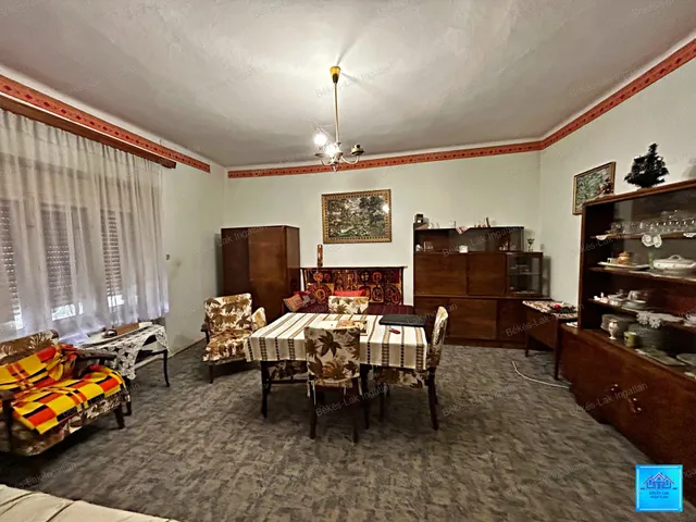 Eladó ház Békés, Bánhida 212 nm