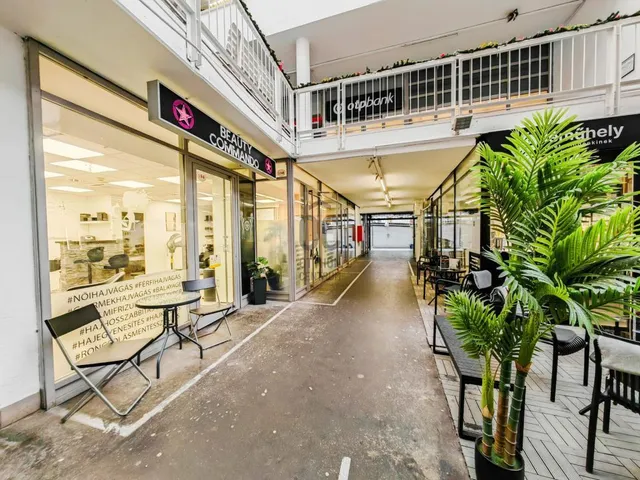 Eladó kereskedelmi és ipari ingatlan Budapest II. kerület, Országút 51 nm