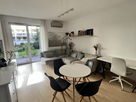 Eladó lakás Budapest VIII. kerület, II. János Pál pápa tér 70 nm