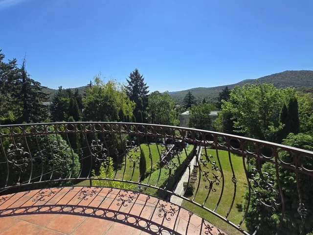 Kiadó ház Budapest II. kerület, Remetekertváros 300 nm