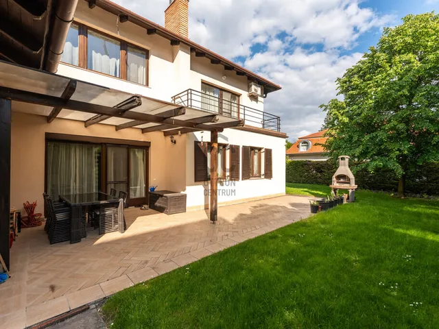 Eladó ház Budapest II. kerület, Széphalom 316 nm