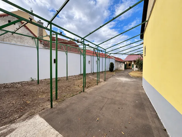 Eladó ház Debrecen, Pacsirta utca 273 nm