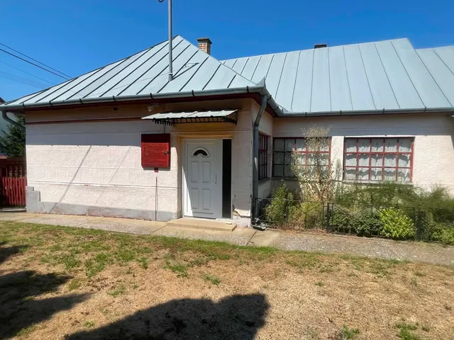 Eladó ház Kisléta 98 nm