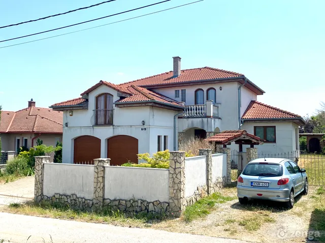 Eladó ház Sárszentmihály 210 nm