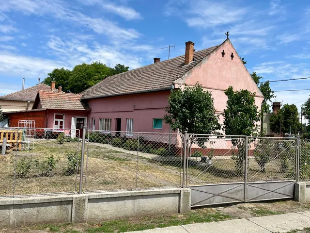 Eladó ház Jászladány 103 nm