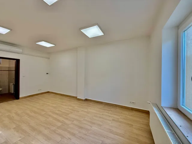 Kiadó kereskedelmi és ipari ingatlan Újszász 20 nm