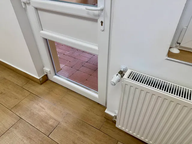 Kiadó kereskedelmi és ipari ingatlan Újszász 20 nm