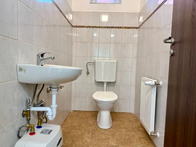 Kiadó kereskedelmi és ipari ingatlan Újszász 20 nm