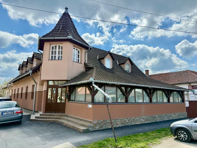 Eladó ház Törökszentmiklós 258 nm