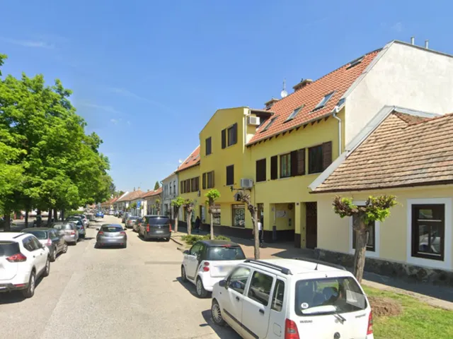 Kiadó kereskedelmi és ipari ingatlan Szentendre, Kossuth Lajos utca 34 nm