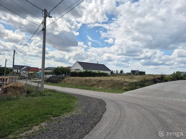 Eladó telek Tinnye 892 nm