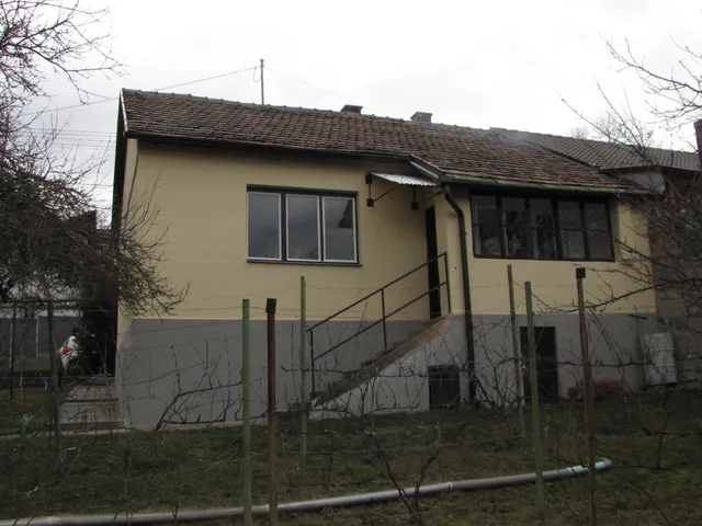 Eladó ház Komló, Gesztenyés 64 nm