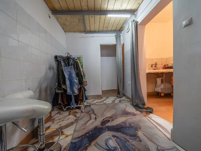 Eladó kereskedelmi és ipari ingatlan Budapest VIII. kerület, II. János Pál pápa tér 35 nm