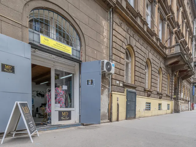 Eladó kereskedelmi és ipari ingatlan Budapest VIII. kerület, II. János Pál pápa tér 35 nm