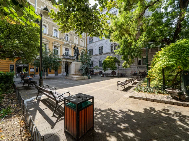 Eladó lakás Budapest VIII. kerület, Palotanegyed, Lőrinc pap tér 67 nm