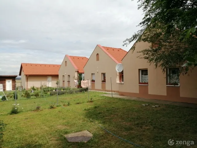 Eladó ház Zsira 200 nm