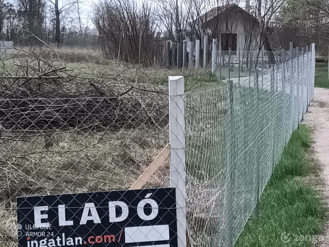 Eladó telek Péteri 2500 nm