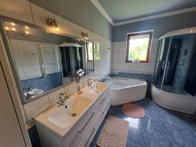 Eladó ház Kecskemét, Úrihegy 160 nm