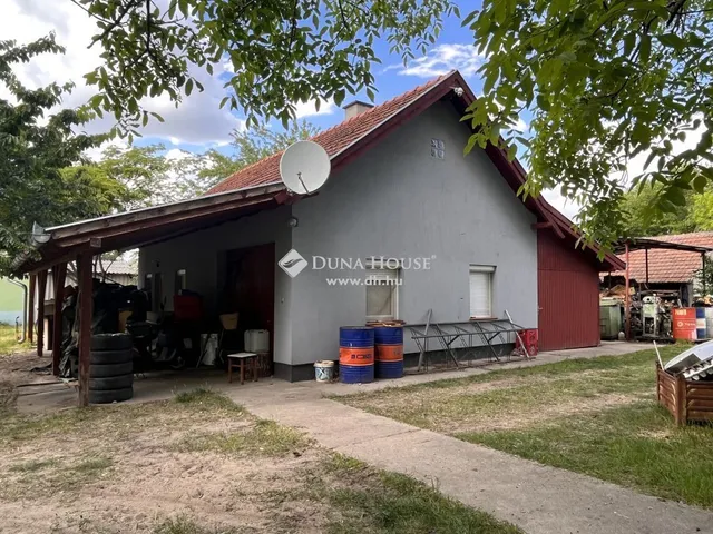 Eladó kereskedelmi és ipari ingatlan Kiskunmajsa 400 nm