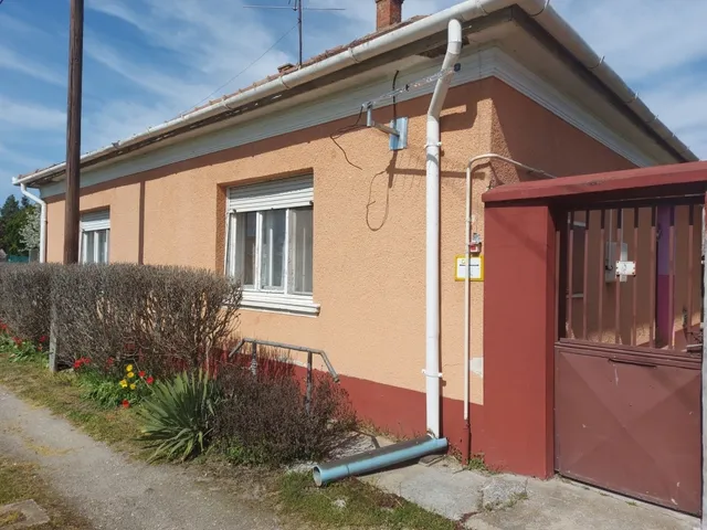 Eladó ház Izsák 77 nm