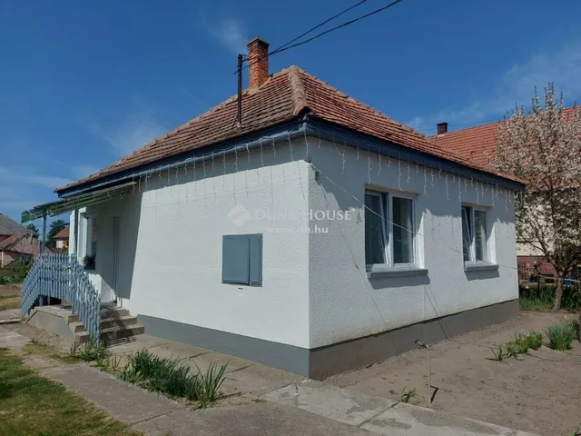 Eladó ház Izsák 65 nm