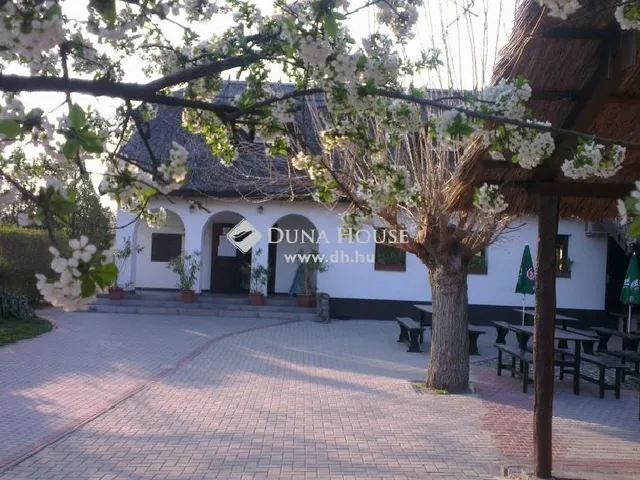 Eladó kereskedelmi és ipari ingatlan Kecskemét 866 nm