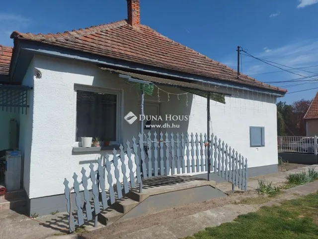 Eladó ház Izsák 65 nm
