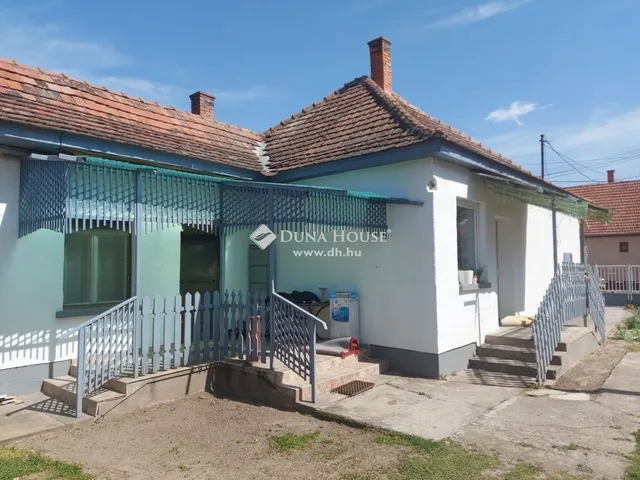Eladó ház Izsák 65 nm