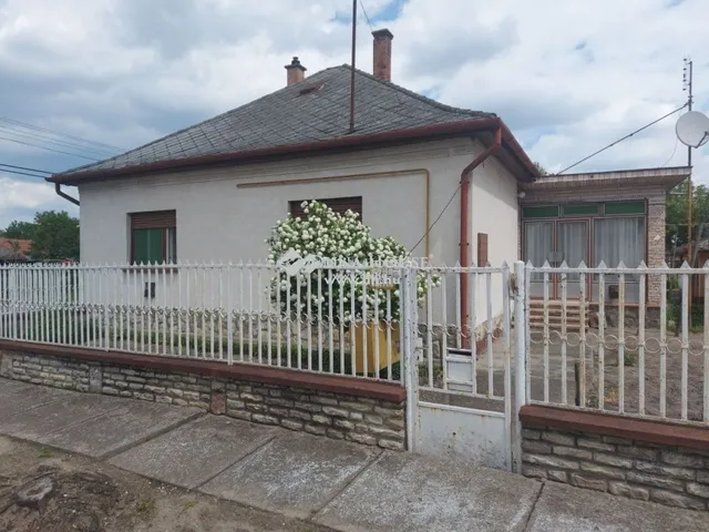 Eladó ház Izsák 76 nm
