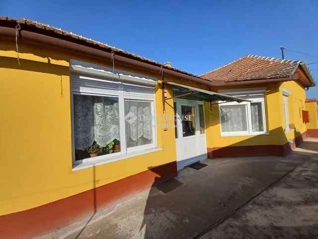 Eladó ház Tiszakécske 93 nm