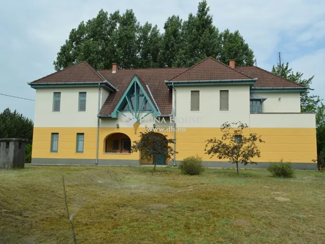 Eladó ház Lakitelek 400 nm