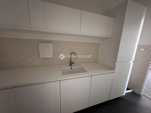 Kiadó kereskedelmi és ipari ingatlan Szeged 550 nm
