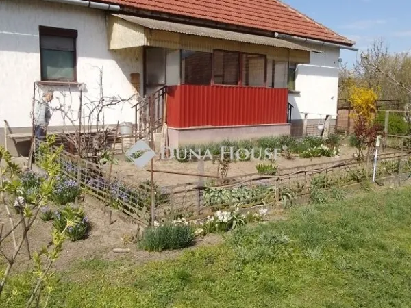Eladó ház Tiszaalpár 87 nm