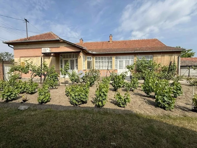 Eladó ház Tiszaalpár 132 nm