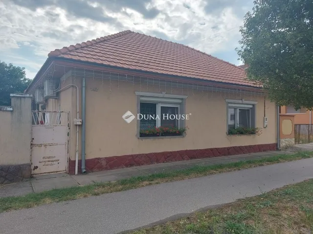 Eladó ház Izsák 82 nm