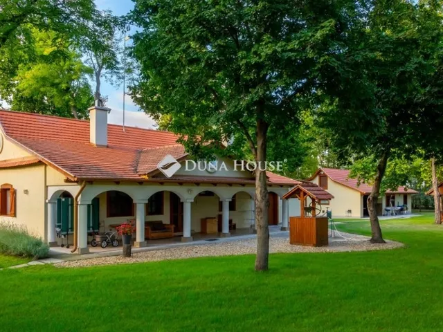 Eladó ház Tiszakécske 200 nm