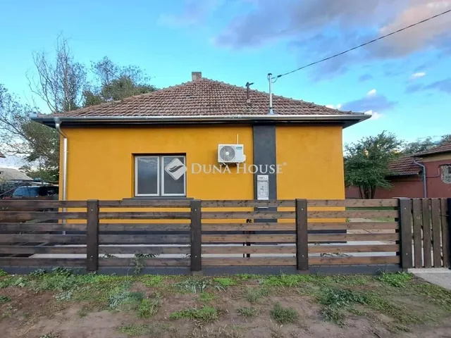 Eladó ház Tiszajenő 48 nm