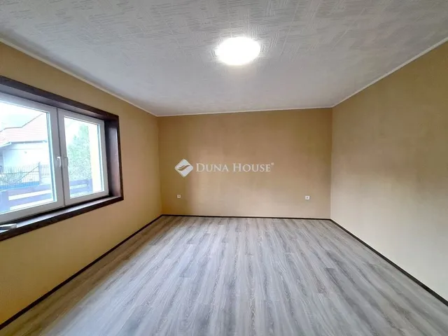 Eladó ház Tiszajenő 48 nm