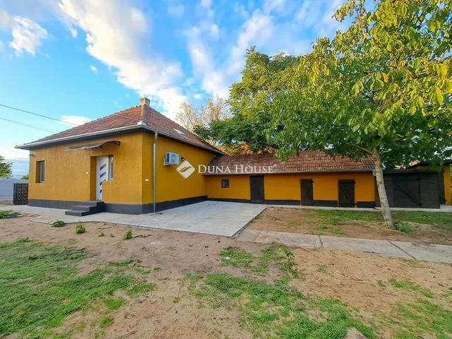 Eladó ház Tiszajenő 48 nm