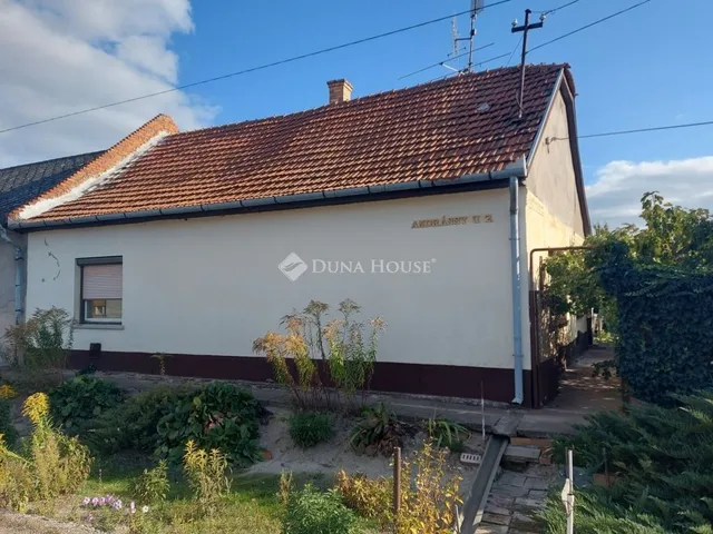 Eladó ház Izsák 80 nm