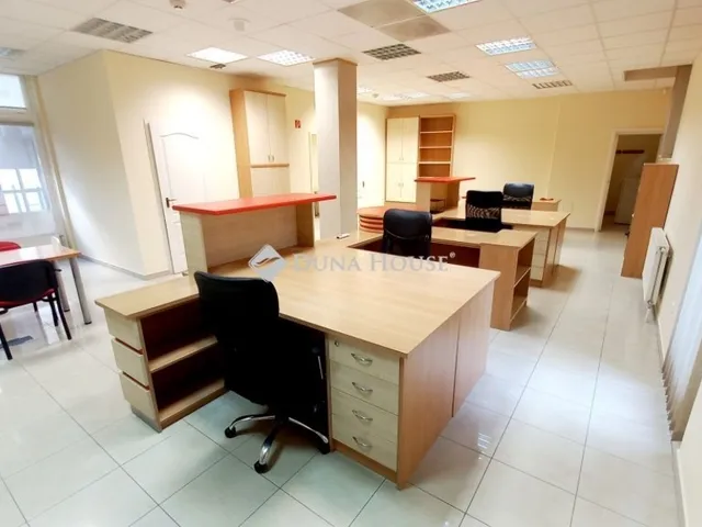 Kiadó kereskedelmi és ipari ingatlan Kecskemét 125 nm