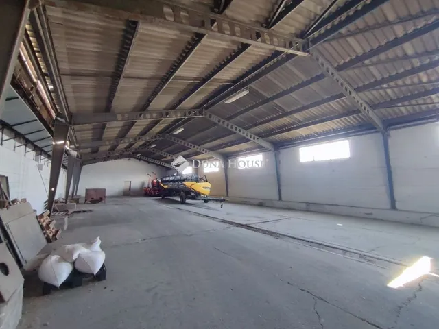 Eladó kereskedelmi és ipari ingatlan Kecskemét 5386 nm